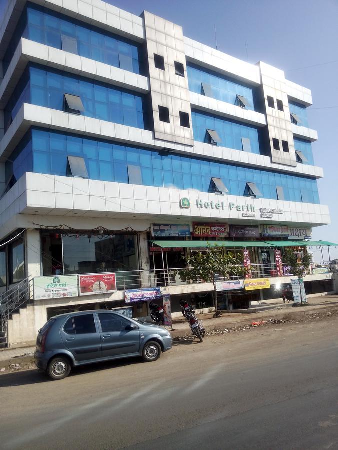 Hotel Parth Executive Lātūr 外观 照片