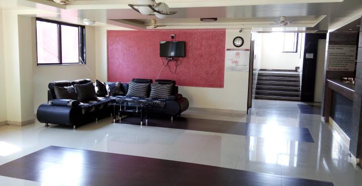 Hotel Parth Executive Lātūr 外观 照片